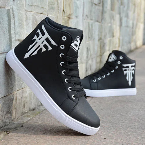 Lightweight men’s sneakers with lace-up closure for secure fit and comfort