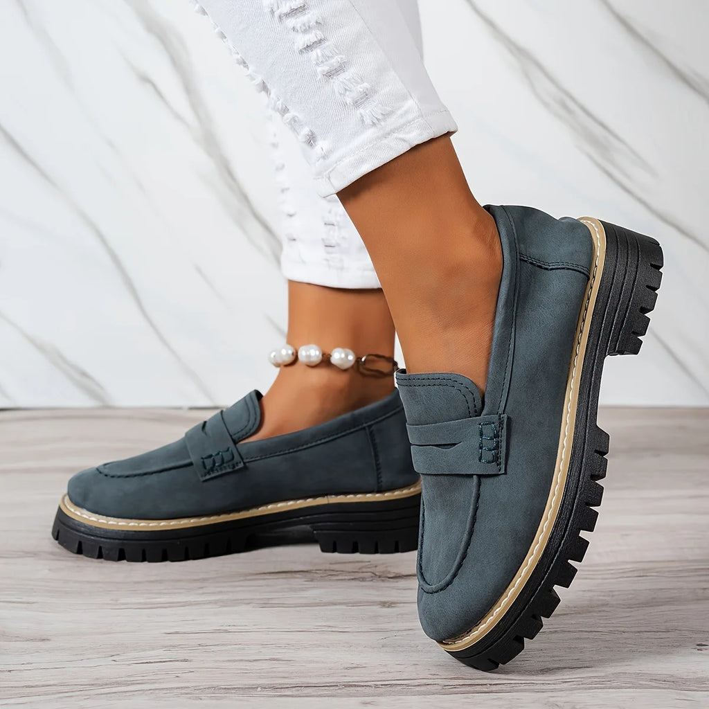 Women’s retro slip-on loafers with lightweight and durable construction