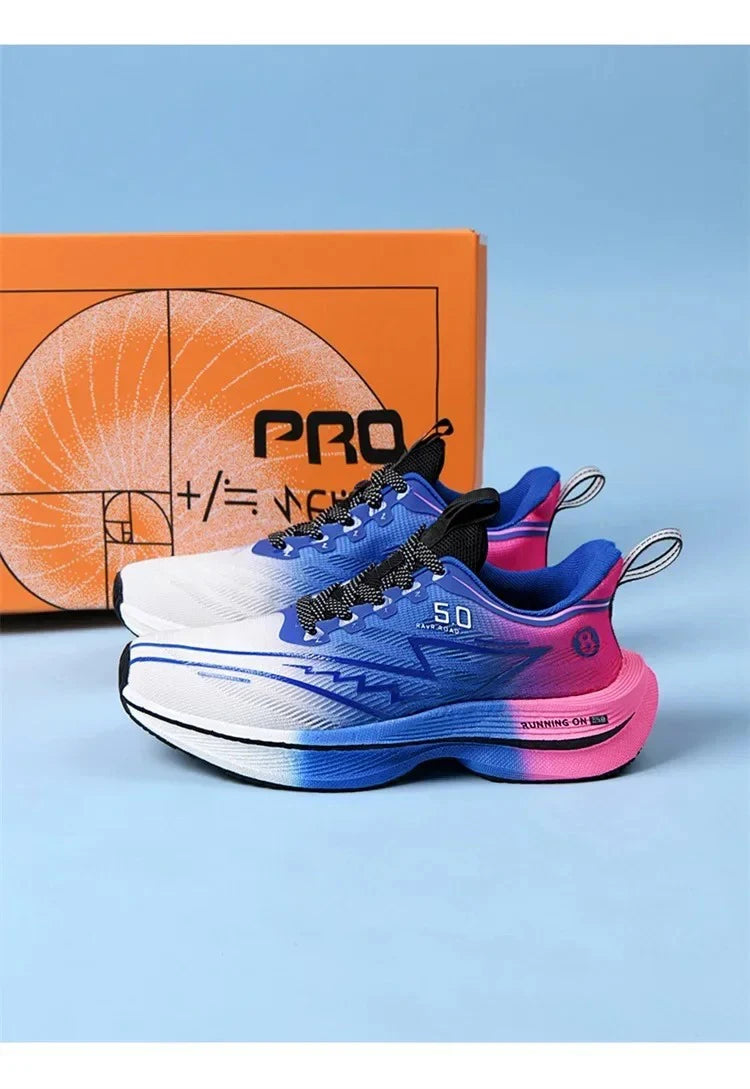Men’s racing sneakers with carbon sole technology and lightweight construction