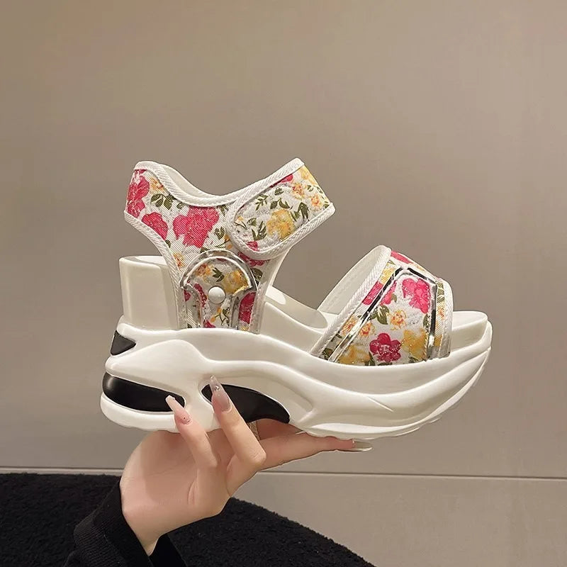 Chic women’s platform sandals with peep-toe front and modern design