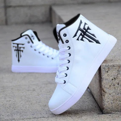 Stylish men’s sneakers with breathable upper and flexible sole design