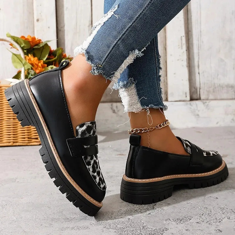 Women’s leopard slip-on shoes with versatile design for everyday fashion