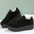 Women’s casual platform sneakers combining comfort, height, and fashion